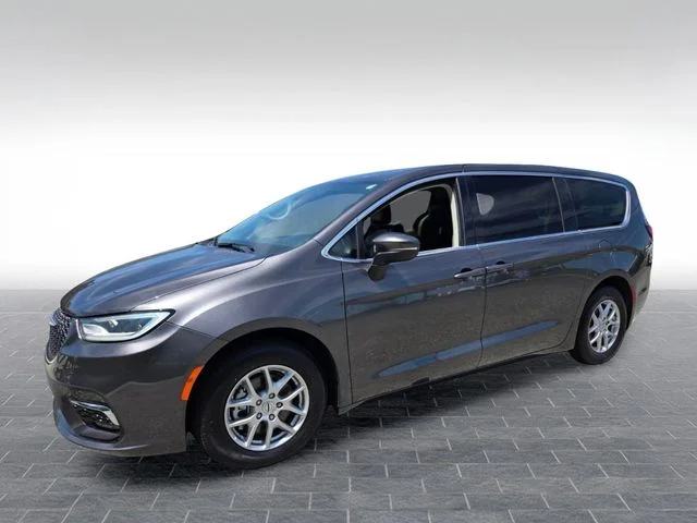 Used 2023 Gray Chrysler Touring L image 3