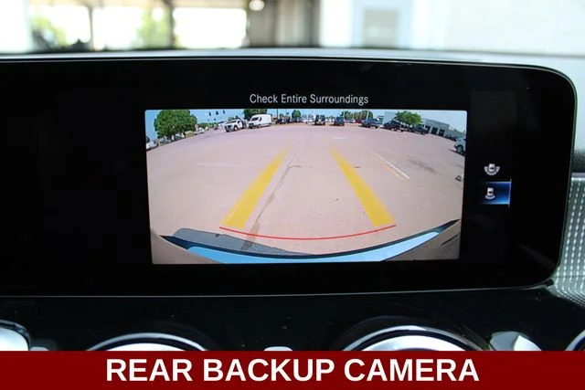 Used 2022  Mercedes-Benz GLB 250 image 6