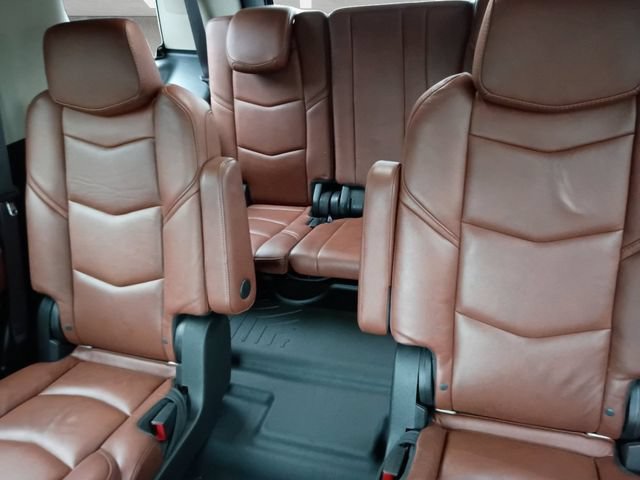 Used 2017 CRYSTAL WHITE TRICOAT Cadillac Premium Luxury image 22