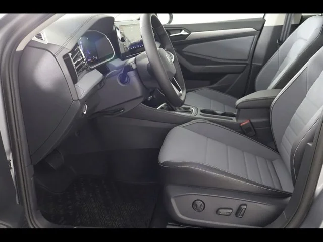 2025 Volkswagen Jetta SE - Photo 13
