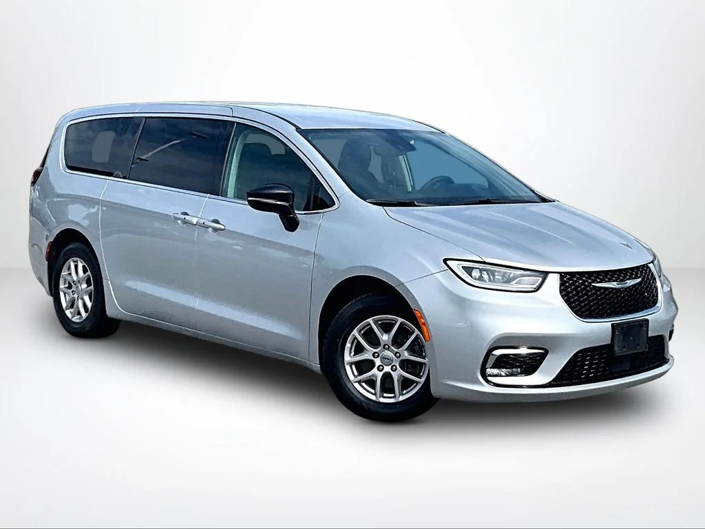 Used 2024 Silver Chrysler Touring L image 13