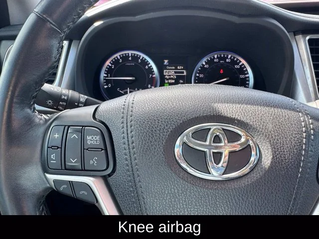Used 2017 Gray Toyota XLE image 30