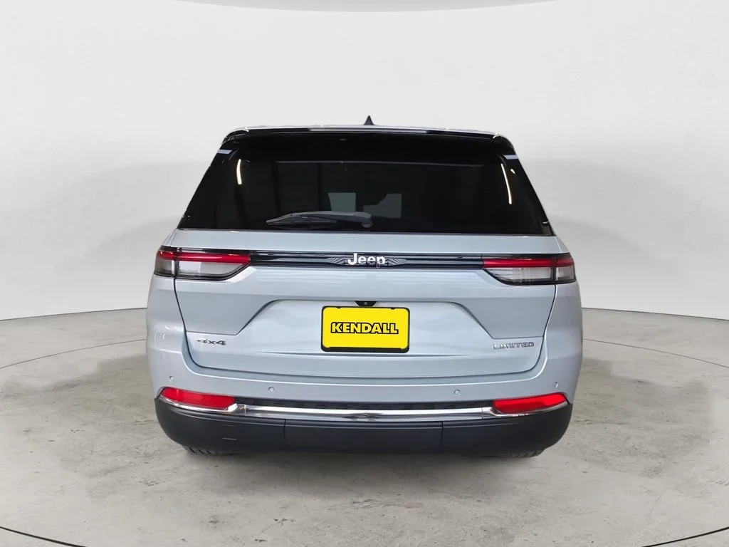 Used 2022 Silver Jeep Limited image 6