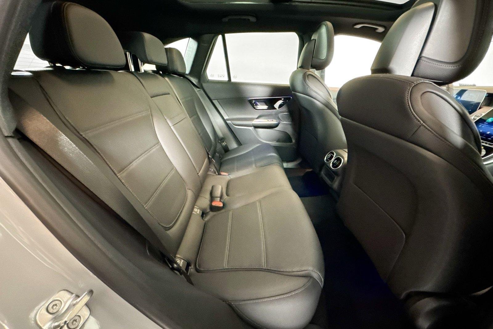 New 2026 Manufaktur Alpine Grey Mercedes-Benz GLC 300 image 25