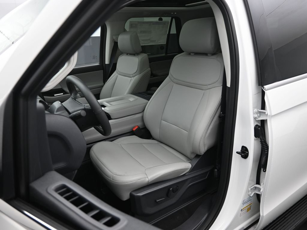 New 2026 Star White Metallic Tri-Coat Ford Active image 8