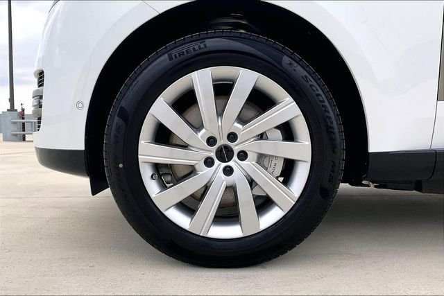 New 2026 Fuji White Land Rover SE image 13