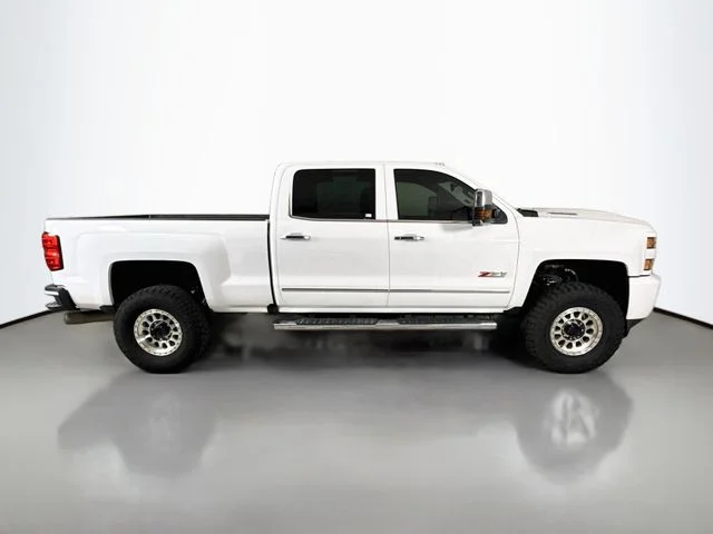 Used 2019 White Chevrolet LTZ image 9