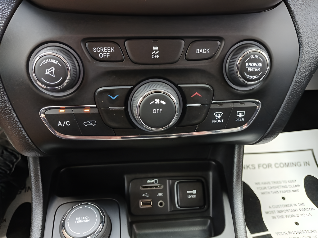 Used 2017 Black Jeep Latitude image 17