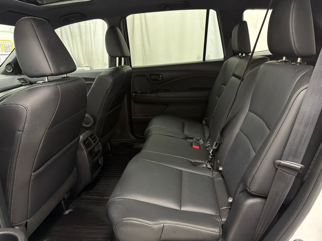 Used 2023 White Honda EX-L image 22