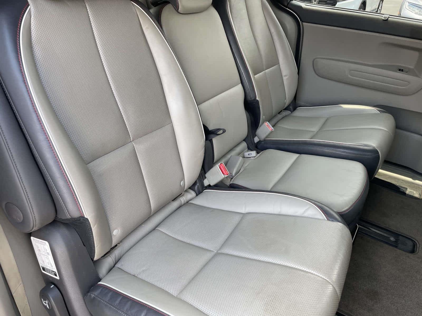 Used 2017 Bright Silver Kia LX image 27
