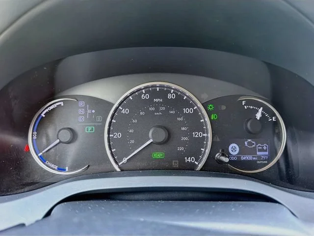 Used 2014 Red Line Lexus Hybrid image 36