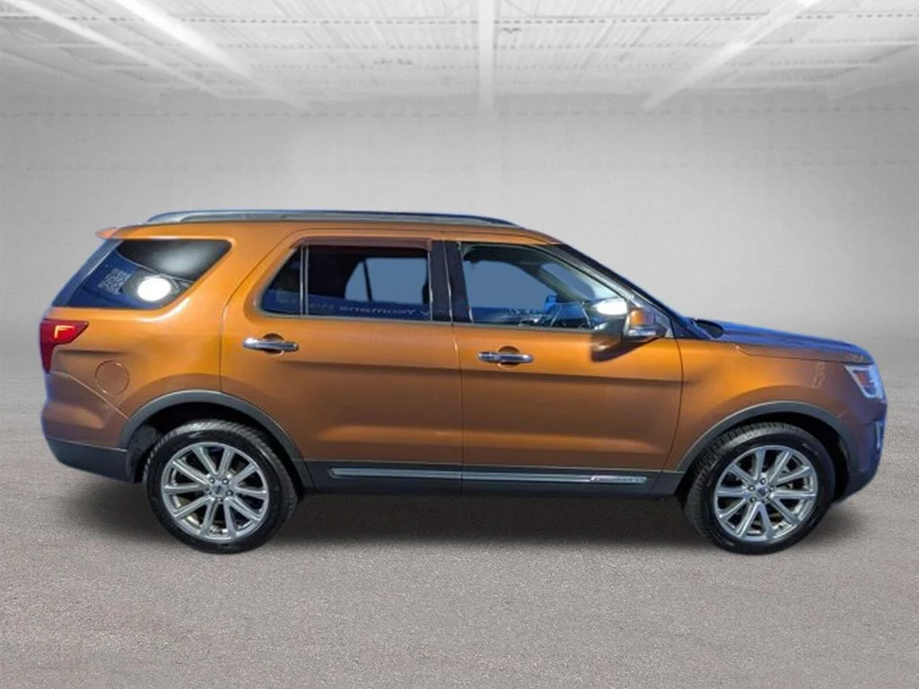 Used 2017  Ford Limited image 4