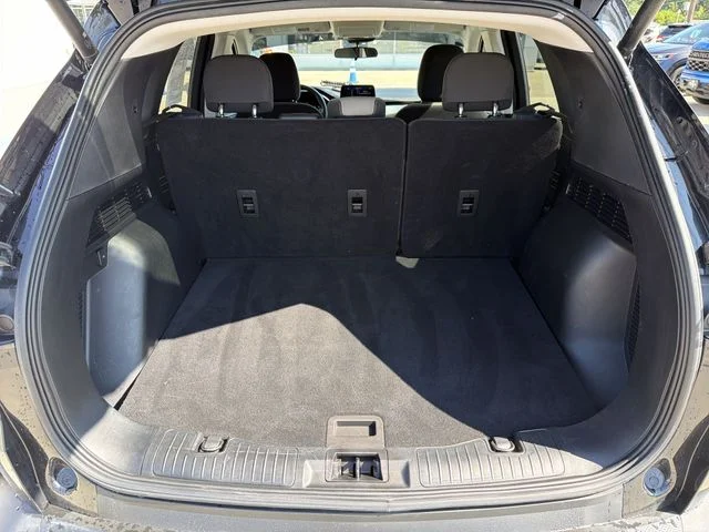 Used 2022 Black Ford SE image 25