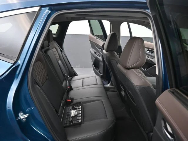 Used 2025 Blue Nissan Platinum image 15