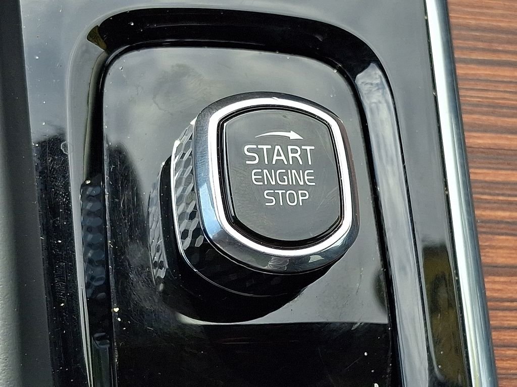 Used 2023 White Volvo B5 Plus Bright Theme image 25