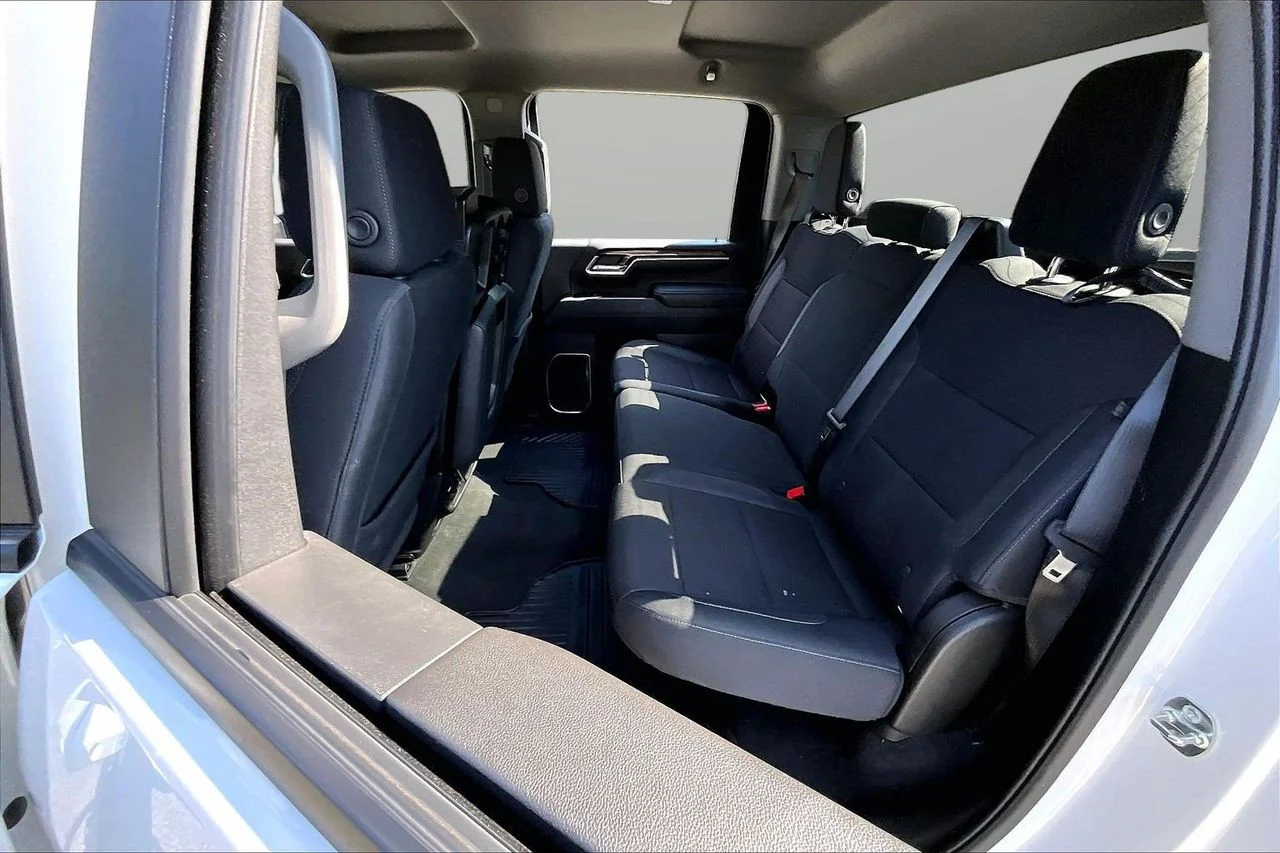 Used 2025 White Chevrolet LT image 21