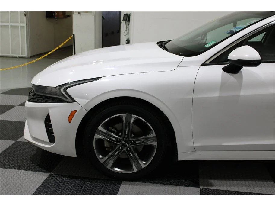 Used 2024 Glacial White Pearl Kia EX image 9