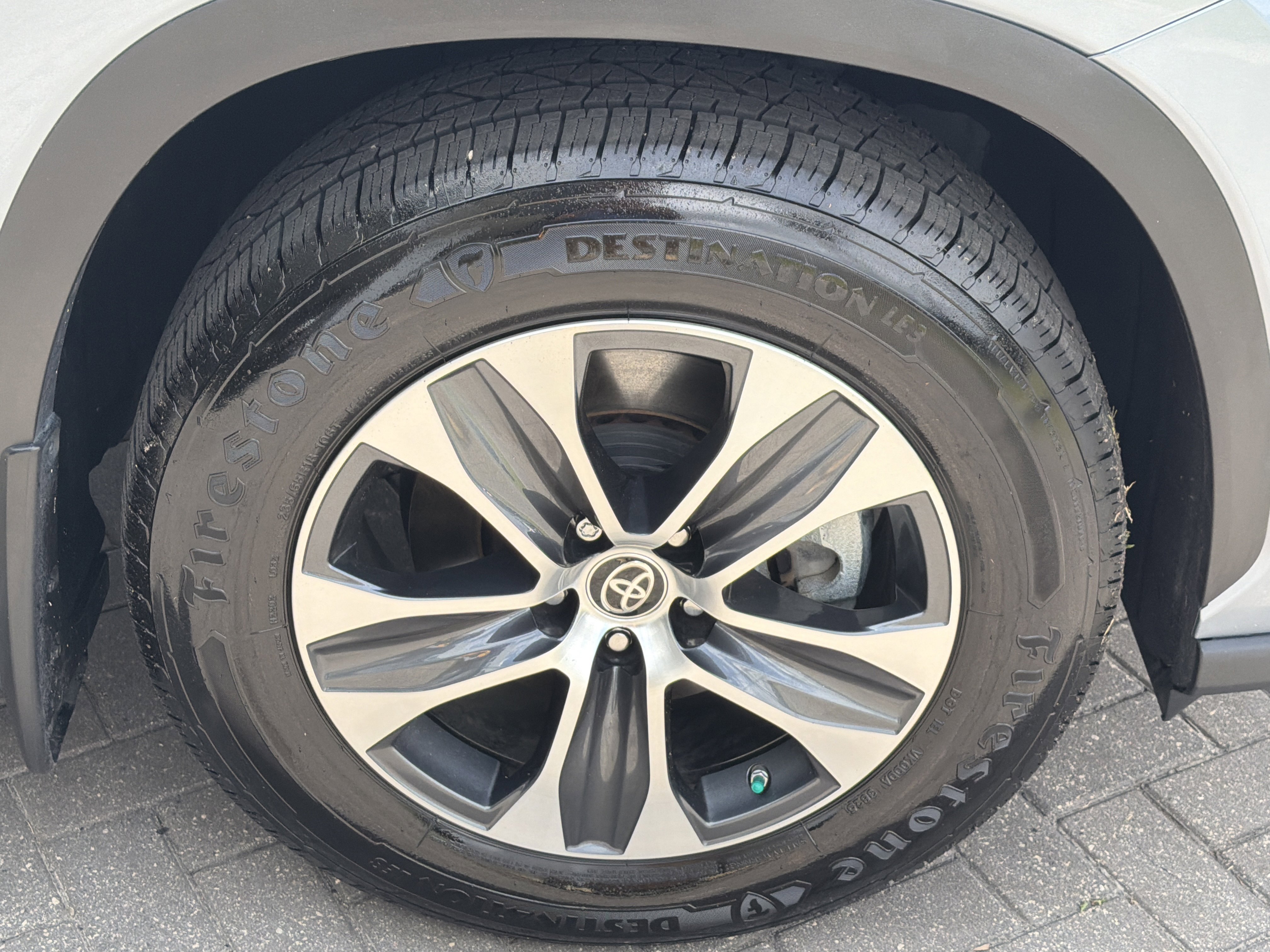 Used 2024 Moon Dust Toyota XLE image 9