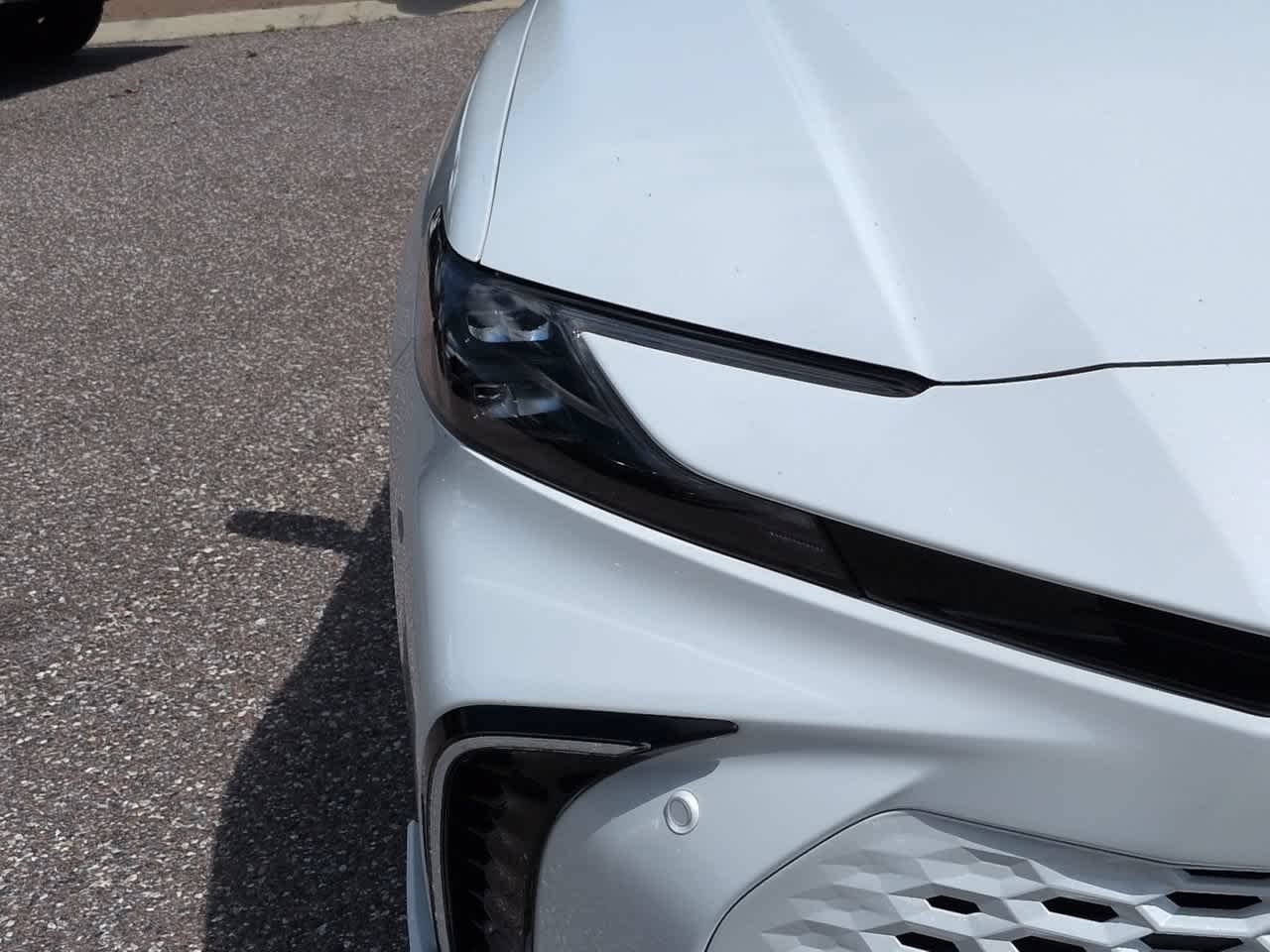 New 2026 Wind Chill Pearl with Midnight Black Metallic roof <sup>1</sup> Toyota  XSE image 10
