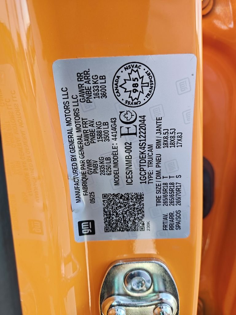 Used 2025 Orange Chevrolet Z71 image 26