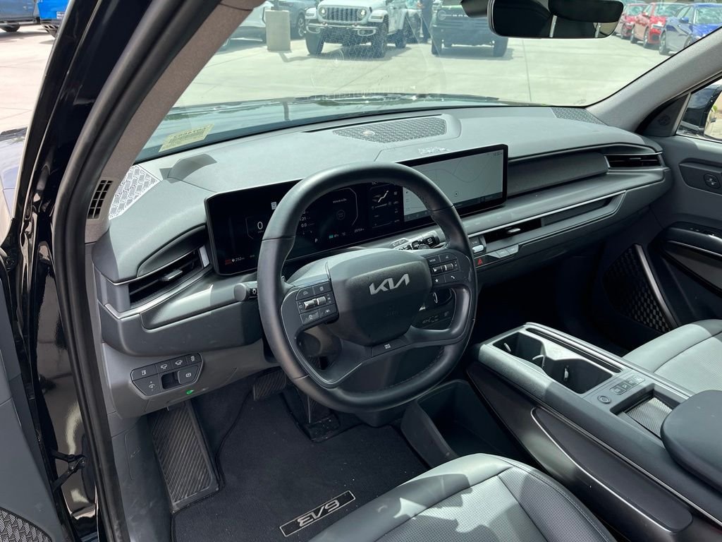 Used 2024 Black Kia Light Long Range image 13