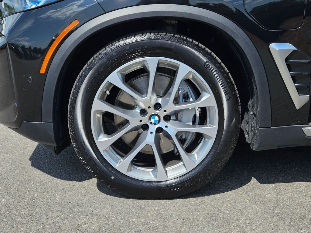 Certified Used 2026 Black Sapphire Metallic BMW xDrive50e image 40