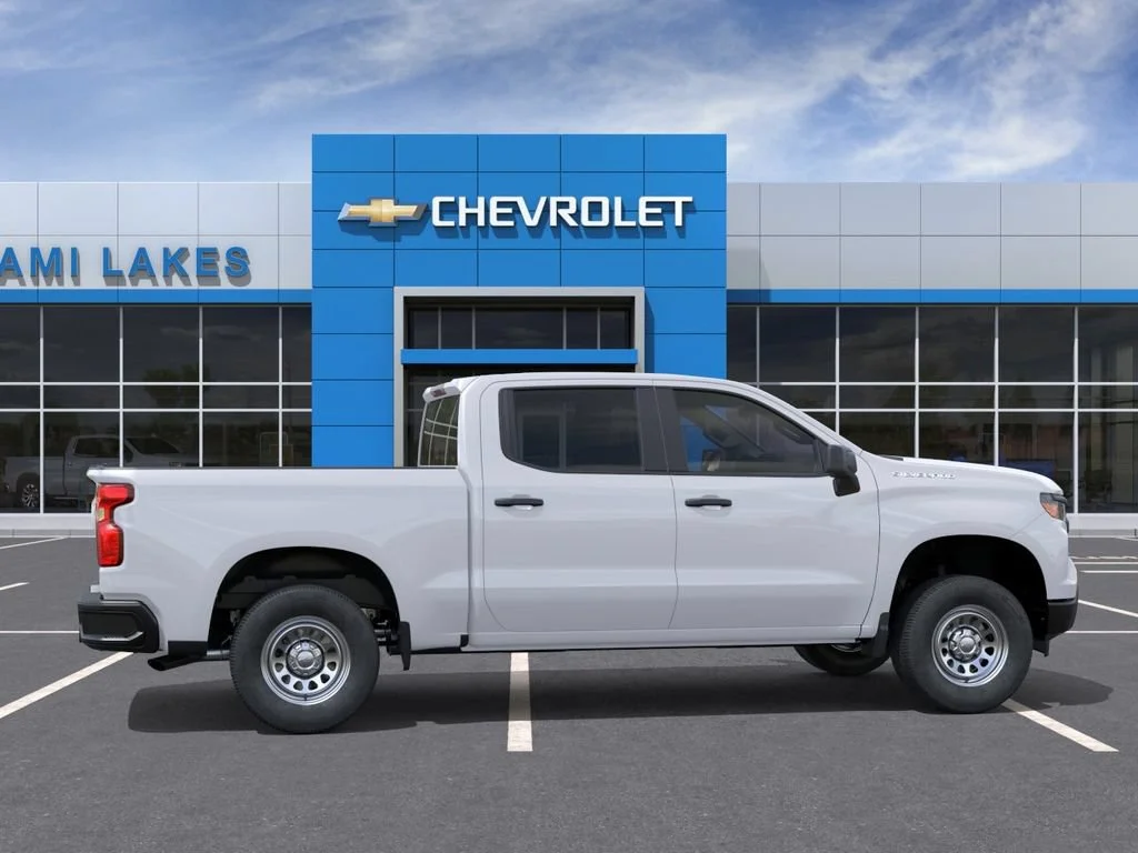 New 2026 Summit White Chevrolet WT image 5