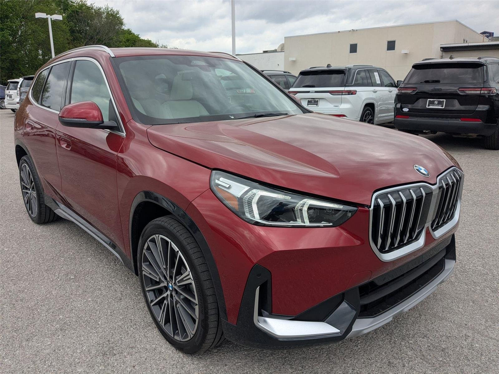 New 2026 Vegas Red Metallic BMW xDrive28i image 3