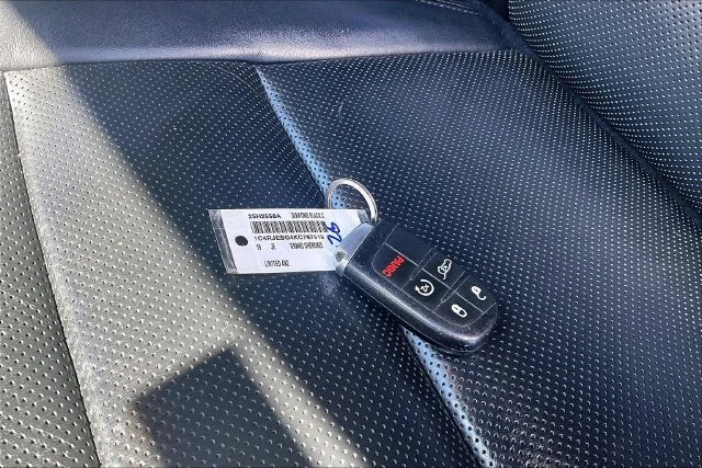 Used 2019 Diamond Black Jeep Limited image 11