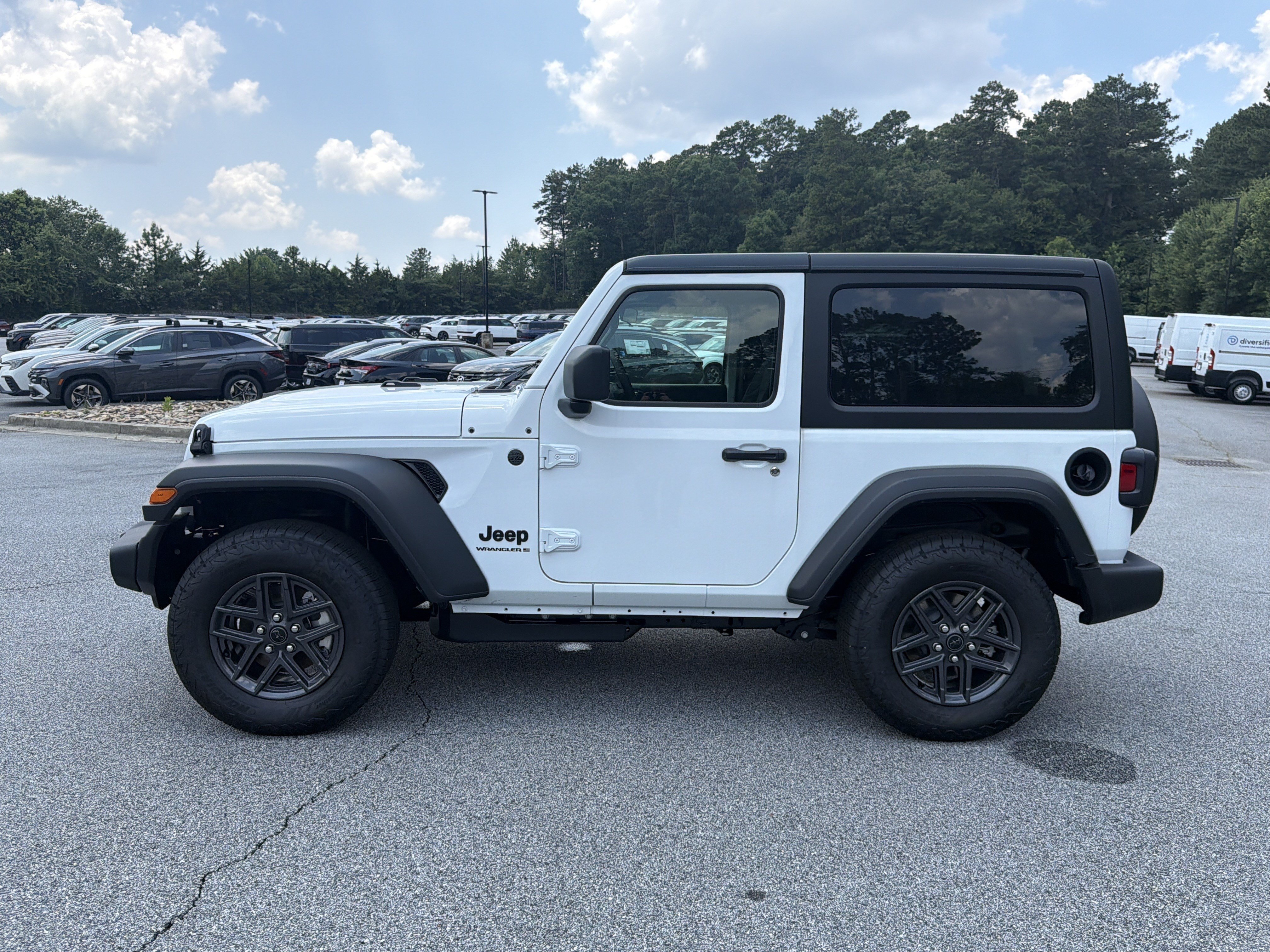 New 2026 Bright White Clear-Coat Exterior Paint Jeep Sport S image 4