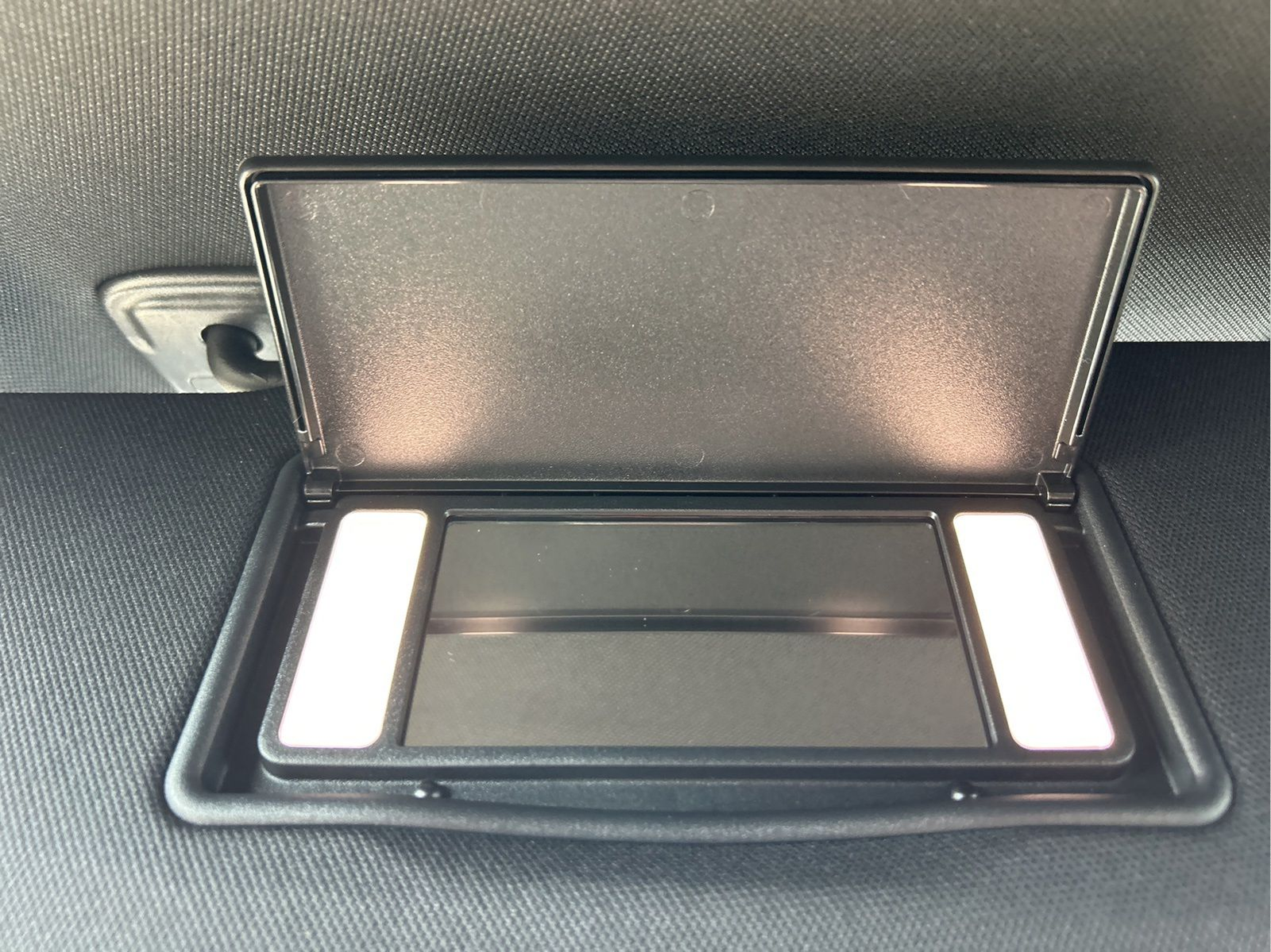 New 2026 Bright White Clear-Coat Exterior Paint Jeep Laredo X image 32