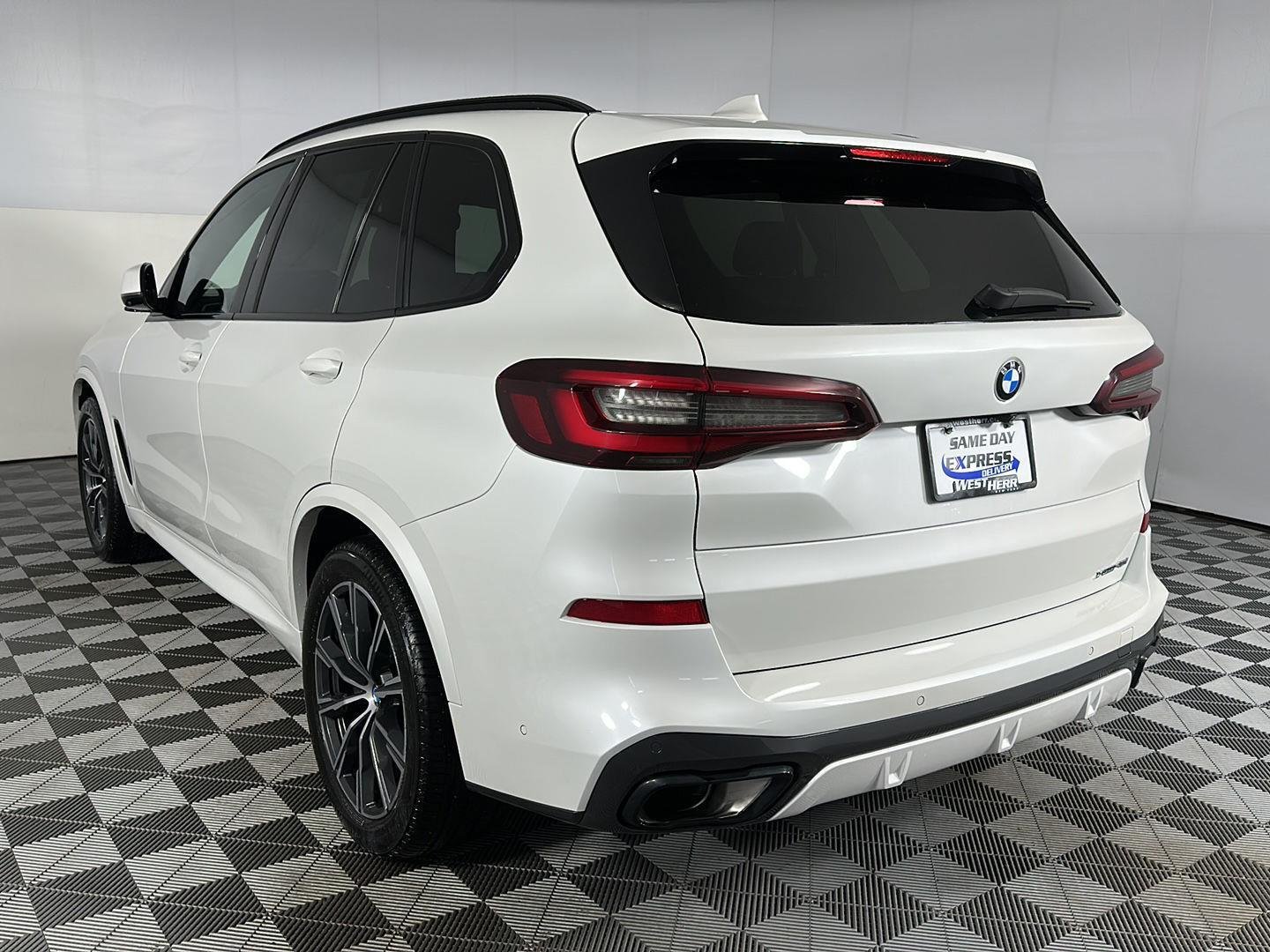 Used 2022 Mineral White Metallic BMW xDrive40i image 24