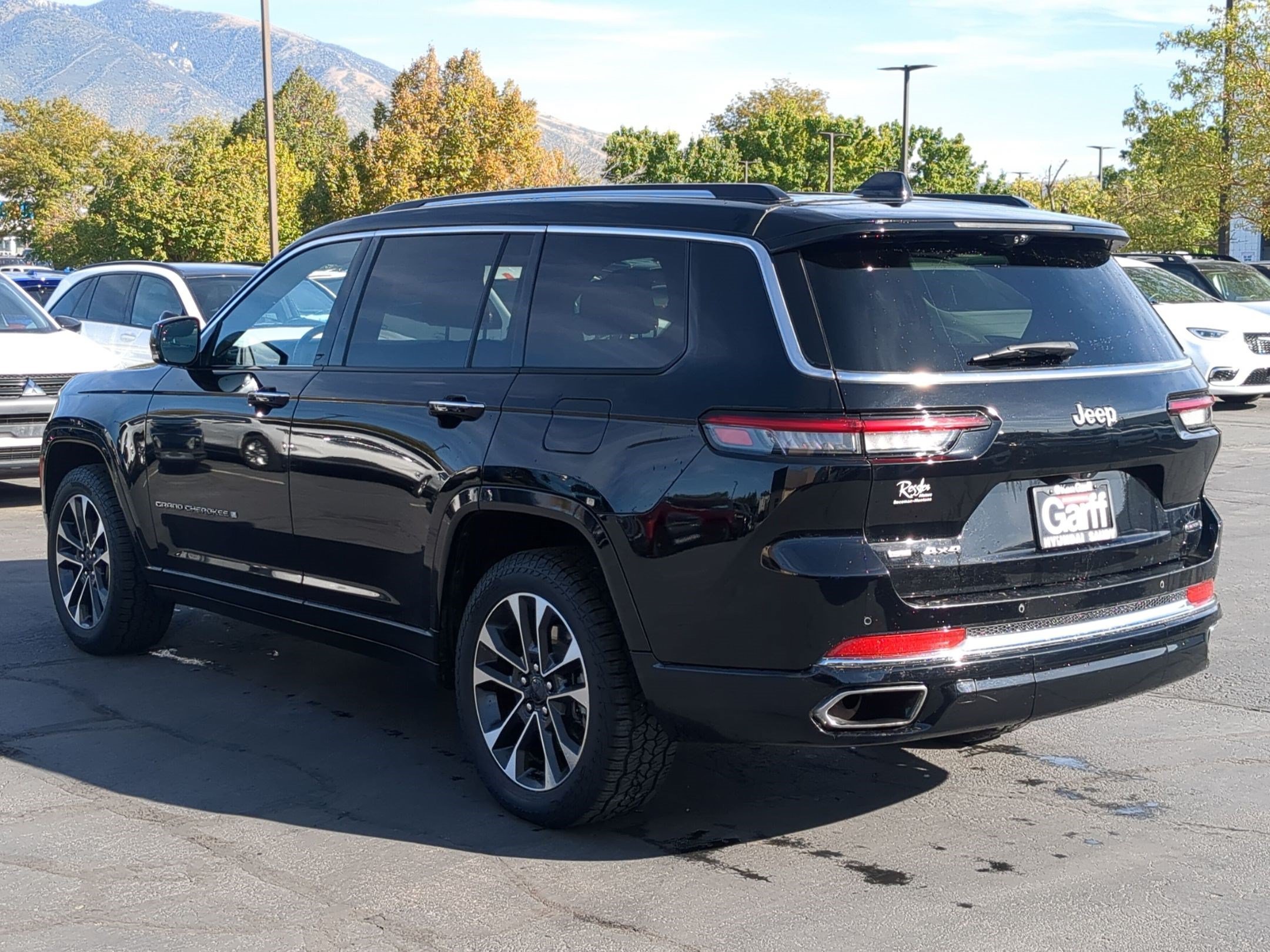 Used 2021 Diamond Black Crystal Pearlcoat Jeep Overland image 5