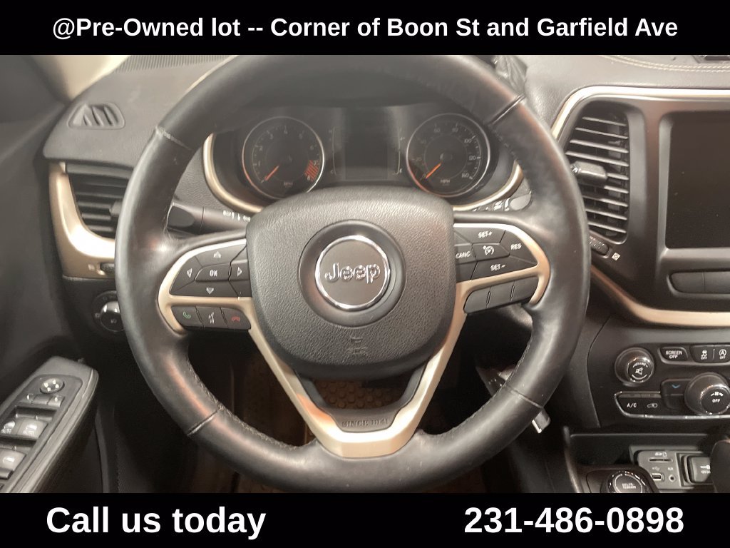 Used 2015 Black Jeep Latitude image 17