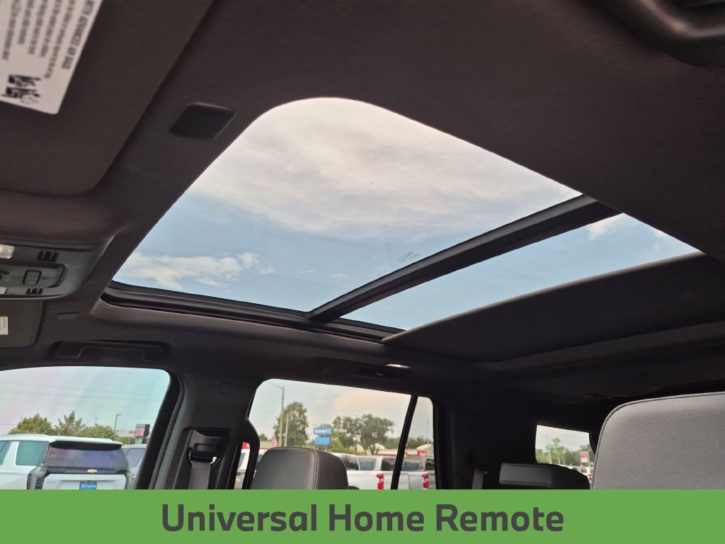 Used 2023 Black Chevrolet Z71 image 19