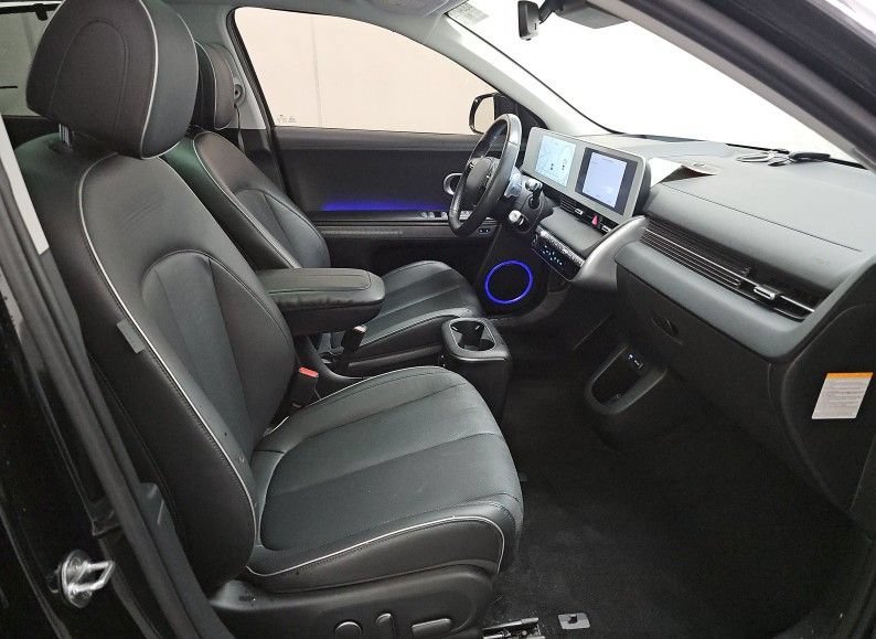 Used 2023 Black Hyundai Limited image 8
