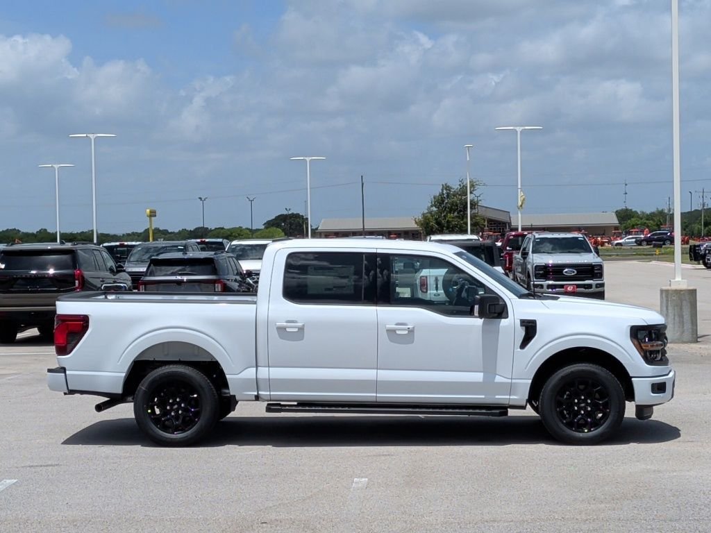 New 2026 Oxford White Ford XLT image 9