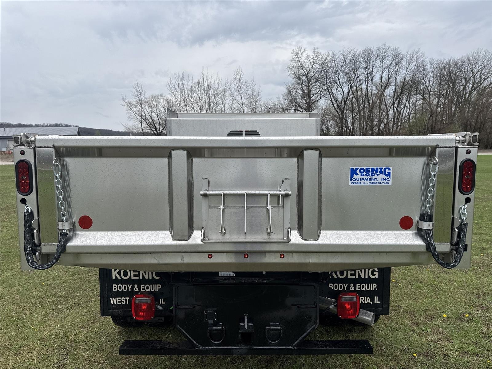 New 2026 Oxford White Ford F-550® XL image 2