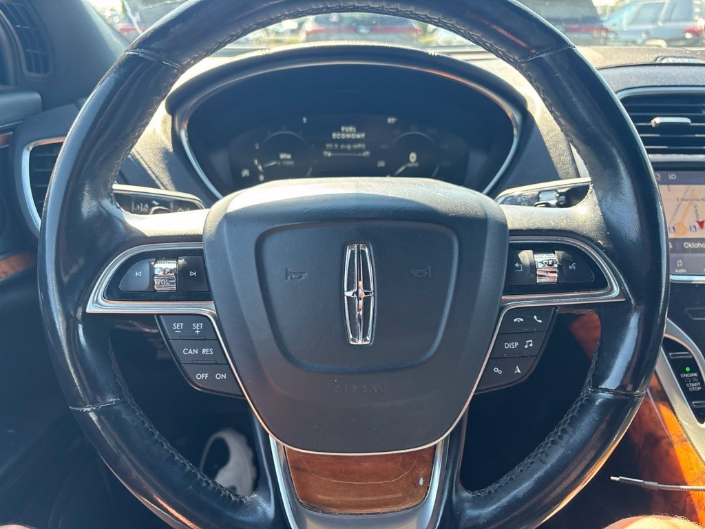 Used 2019 White Lincoln Reserve image 2