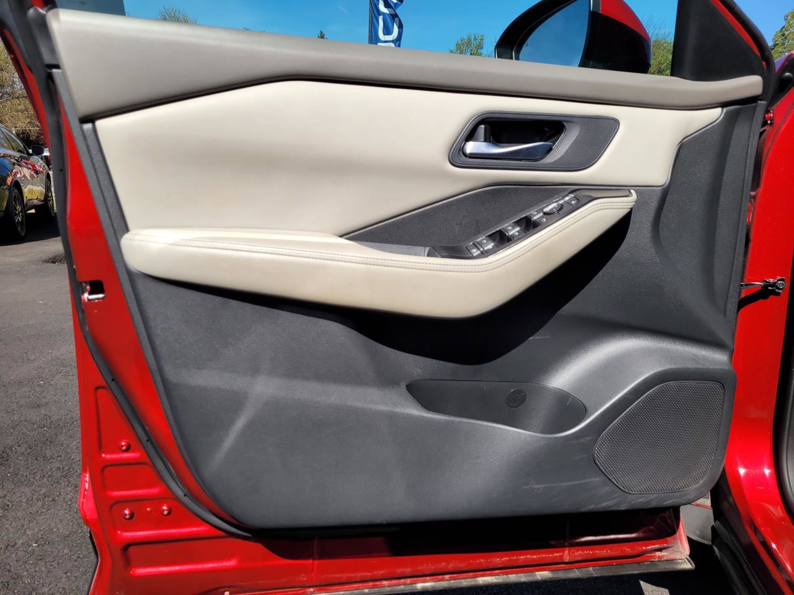 2025 Nissan Rogue SV - Photo 12
