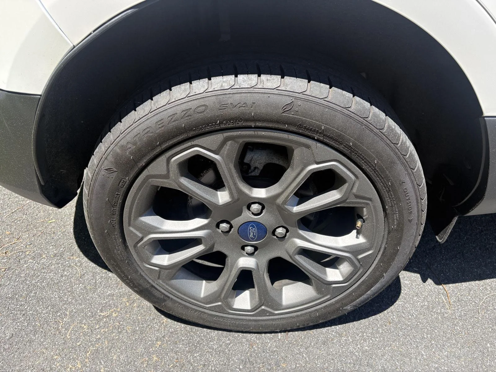 Used 2018 White Platinum Metallic Tri-Coat Ford Titanium image 9