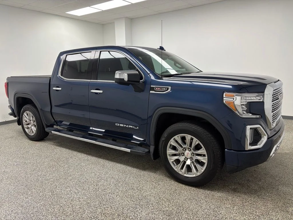 2022 GMC Sierra 4WD Crew Cab Short Box Denali's photo