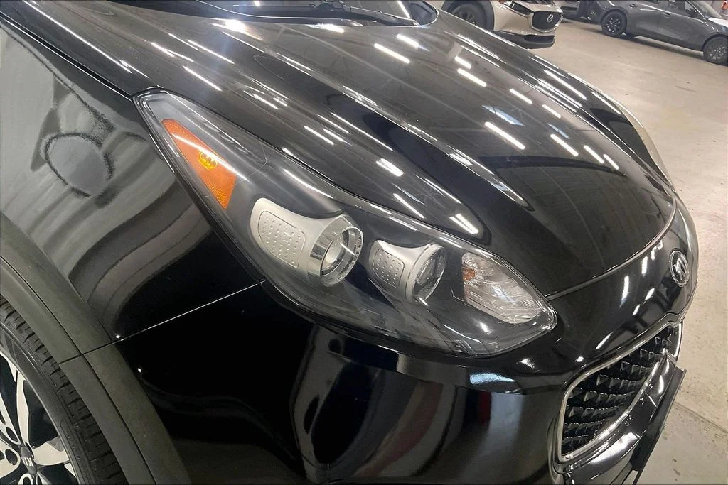Used 2017 Red Kia EX image 29