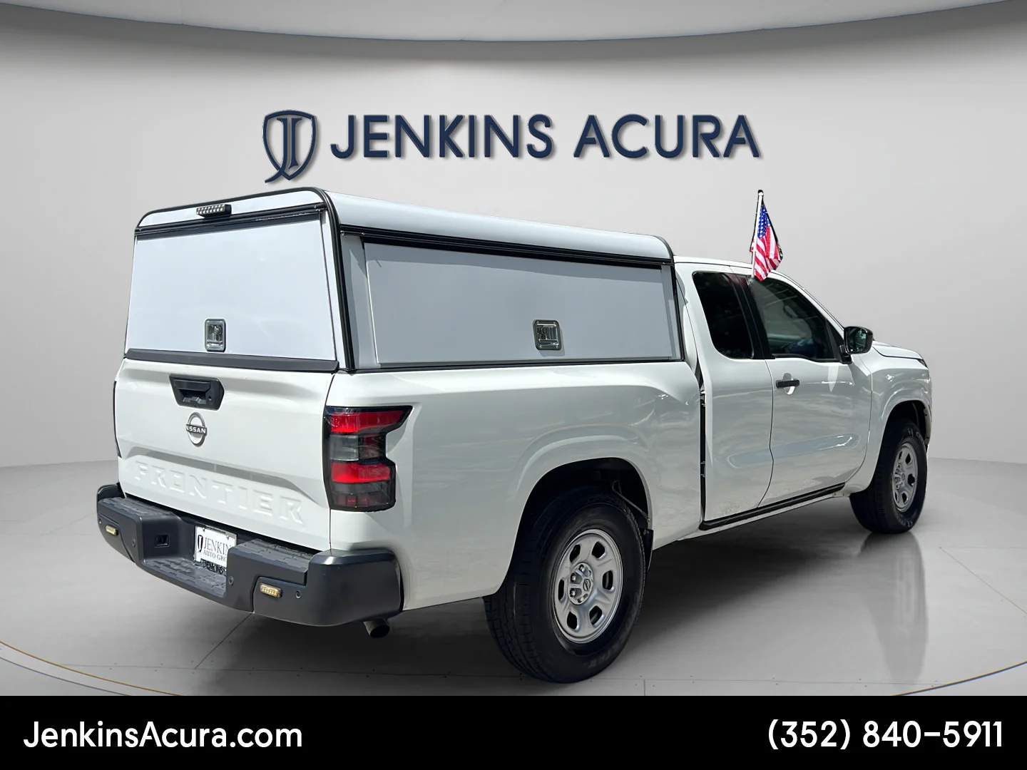 Used 2023 Glacier White Nissan S image 3