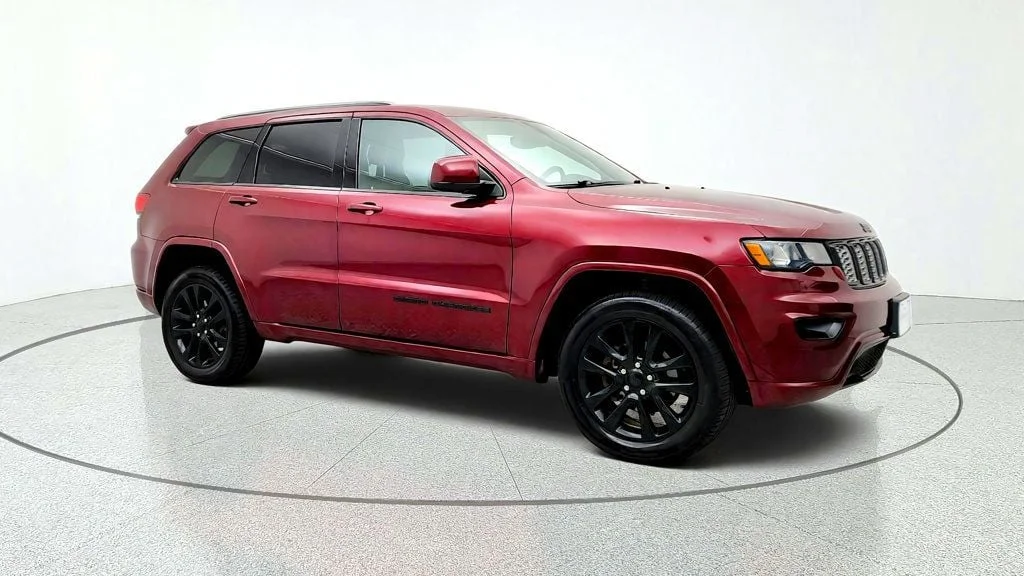 Used 2019 Velvet Red Pearlcoat Jeep Altitude 4x4 image 3