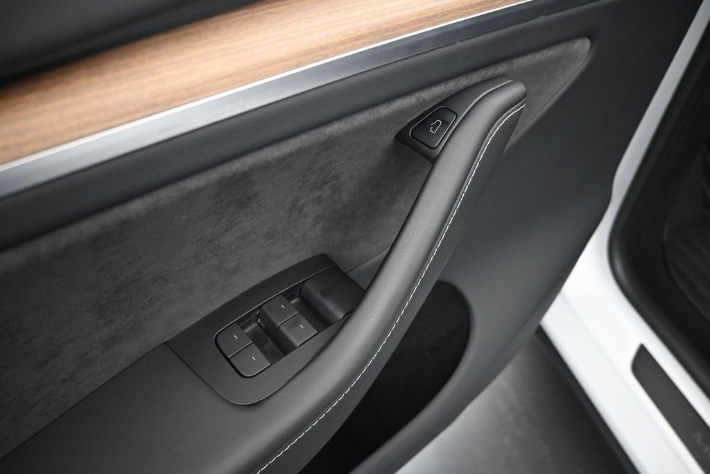Used 2023 White Tesla Long Range image 9