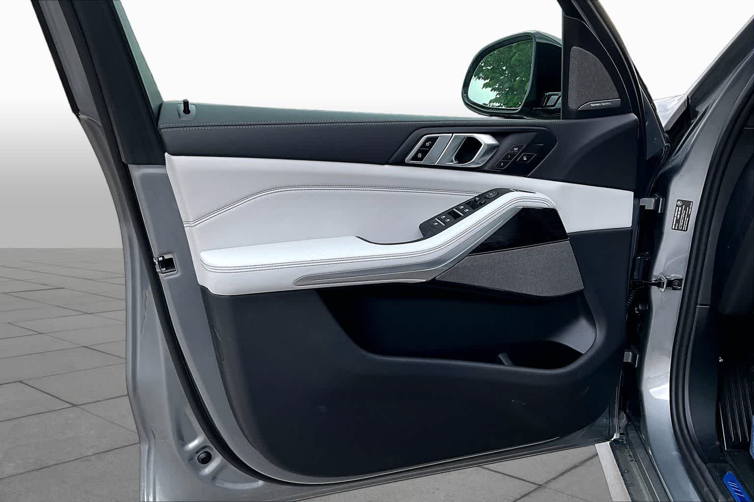 New 2026 Skyscraper Grey Metallic BMW xDrive40i image 10