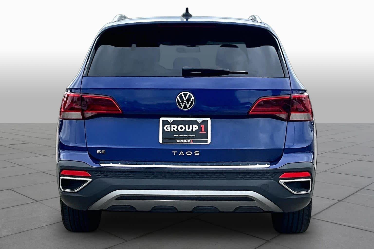Used 2022 Dusk Blue Metallic Volkswagen SE image 5