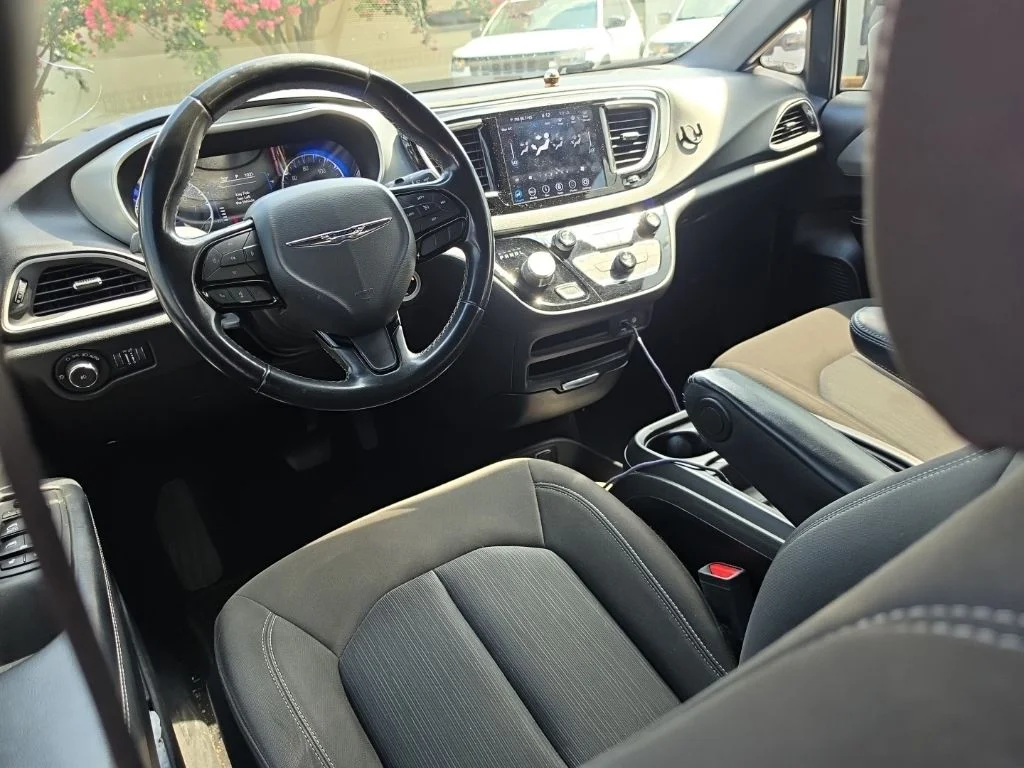 Used 2020 White Chrysler Touring image 15