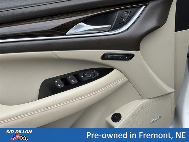 Used 2017 White Frost Tricoat Buick Premium image 13
